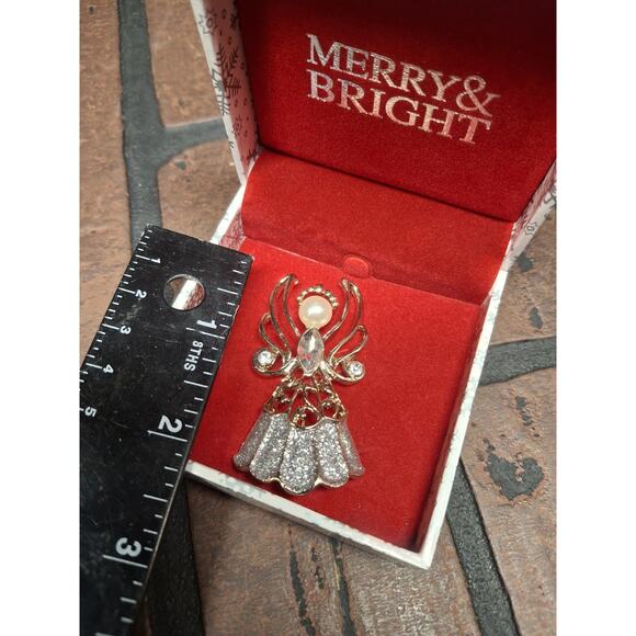 Merry and Bright Vintage Inspired Christmas Package Pin Brooch Gift Boxed - Picture 2 of 2